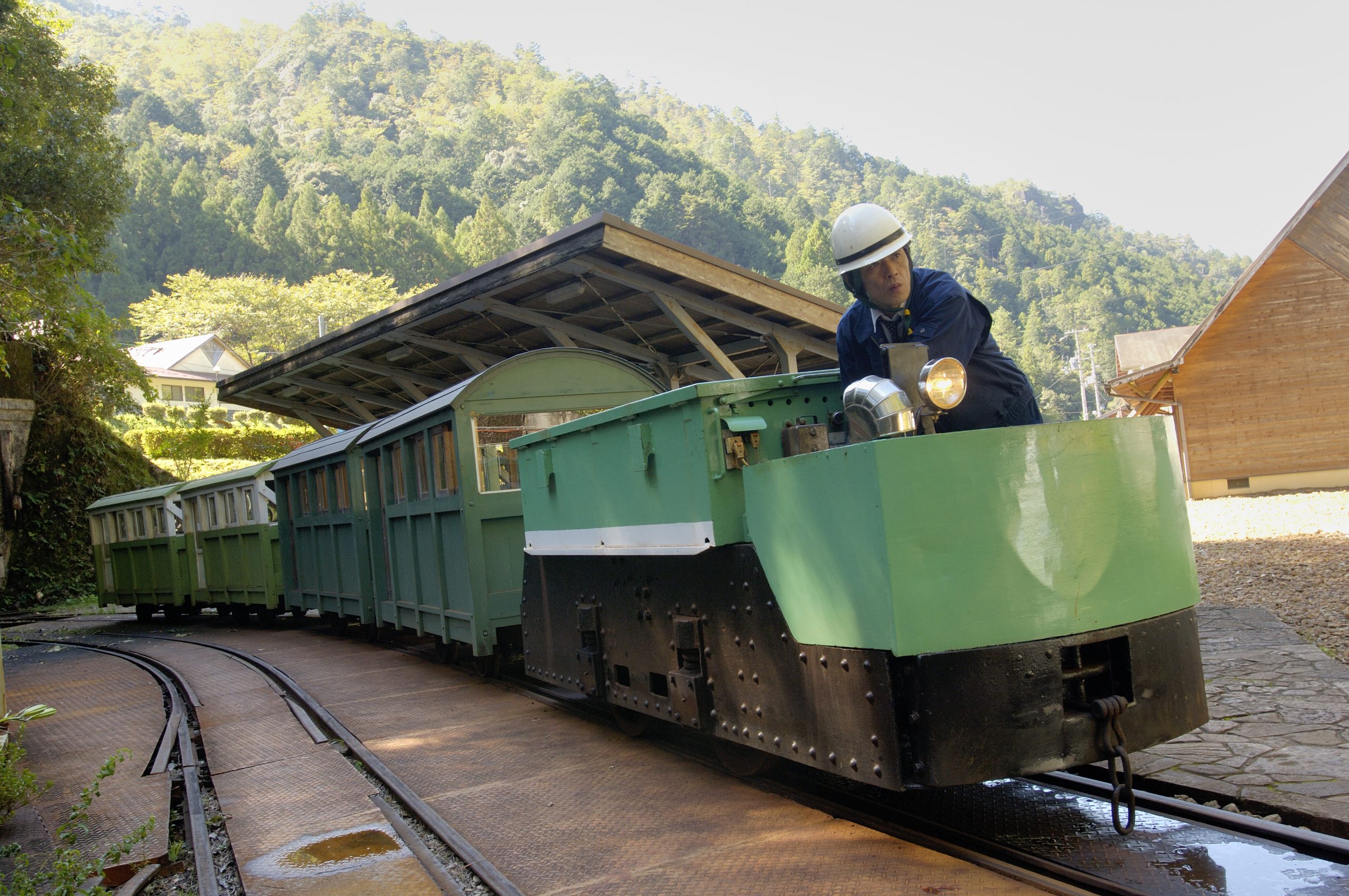 トロッコ電車 青の鼓動 感じる 東紀州観光手帖