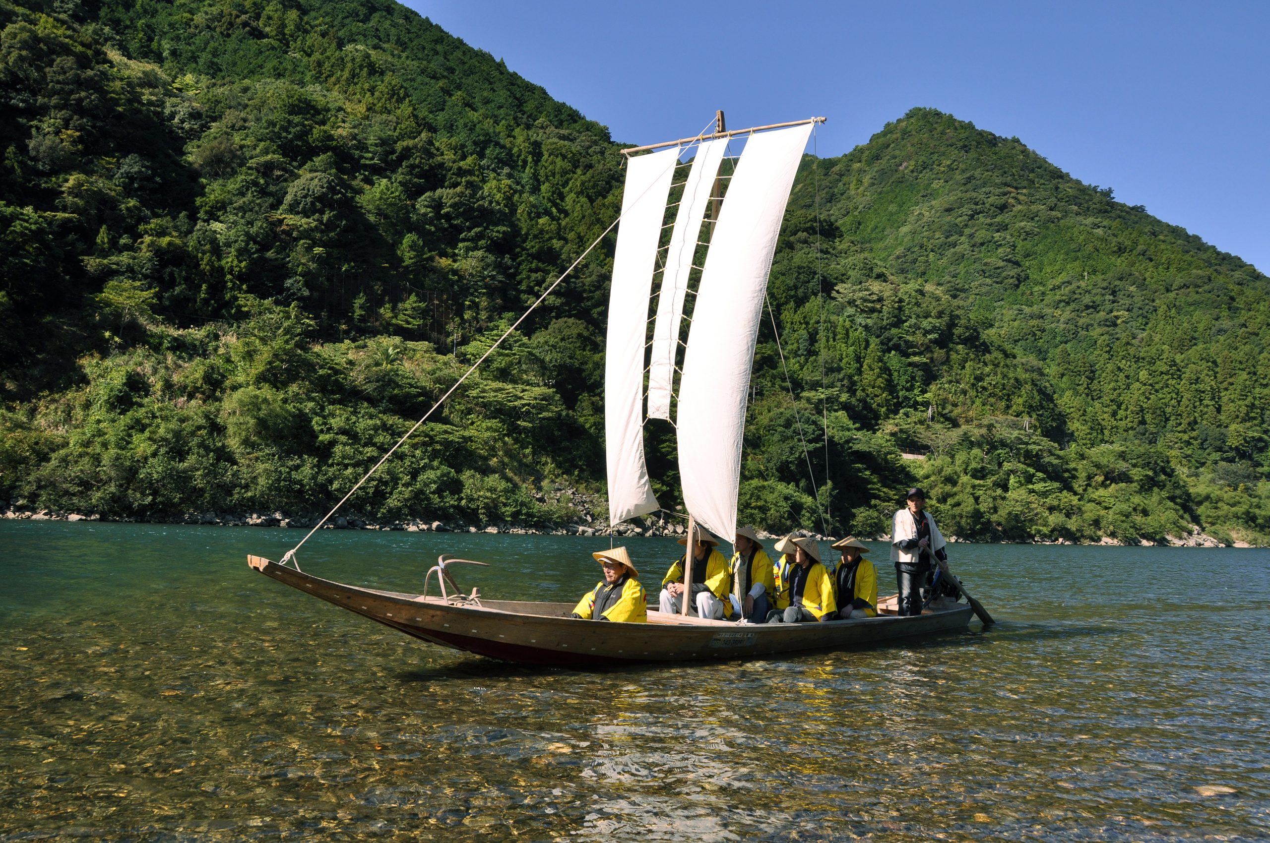 古道唯一、川の参詣道も体験できる！観光遊覧に定置網漁、ウミガメともふれあえる東紀州には 自然体験が充実！