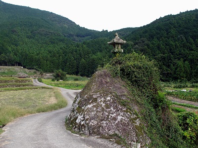 亀島の石灯籠