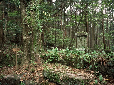 Fuden-toge Pass and the Hokai Monument