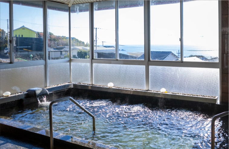 温泉浴（熊野の宿 海ひかり提供）