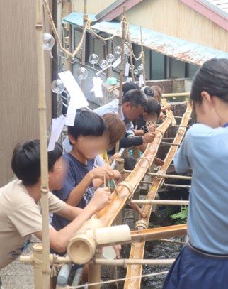 「漁師町・九鬼　町ぐるみの流しそうめん ～山水の活用をつなぎ、事前復興へ【ルポ】」